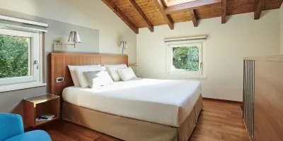 2 Story Suite, Partial Lake View