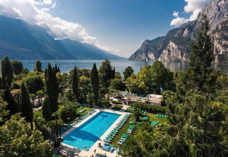 Du Lac et Du Parc Grand Resort — property photograph